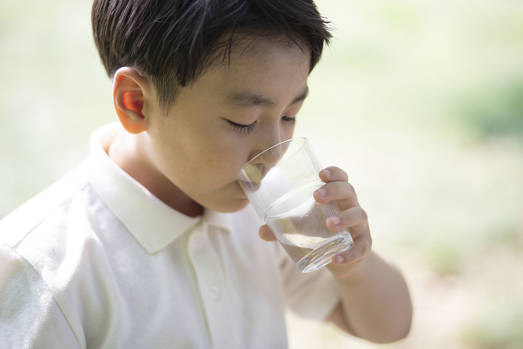 小朋友飲還原水